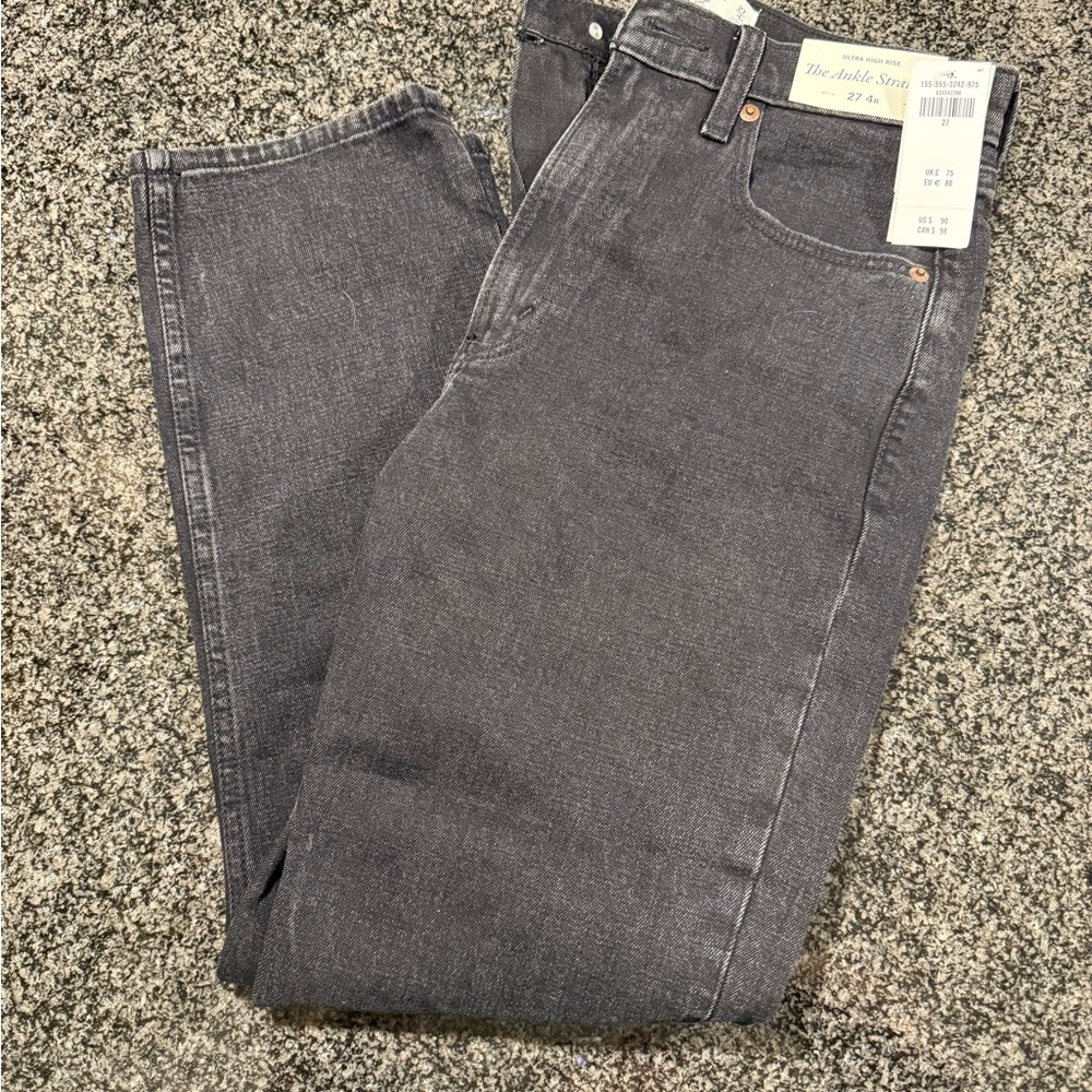 Abercrombie Ultra High Rise the Ankle Straight Black Jeans